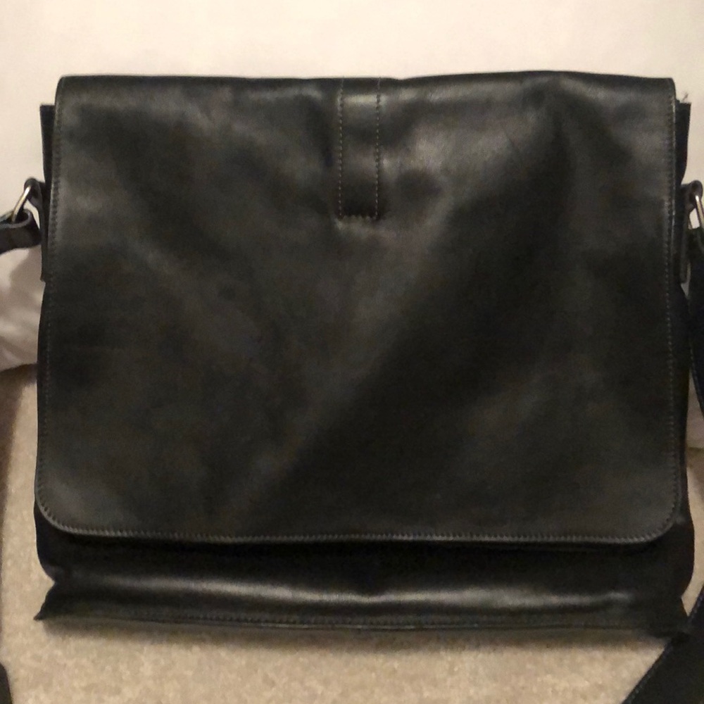 Black leather Banana Republic shoulder bag